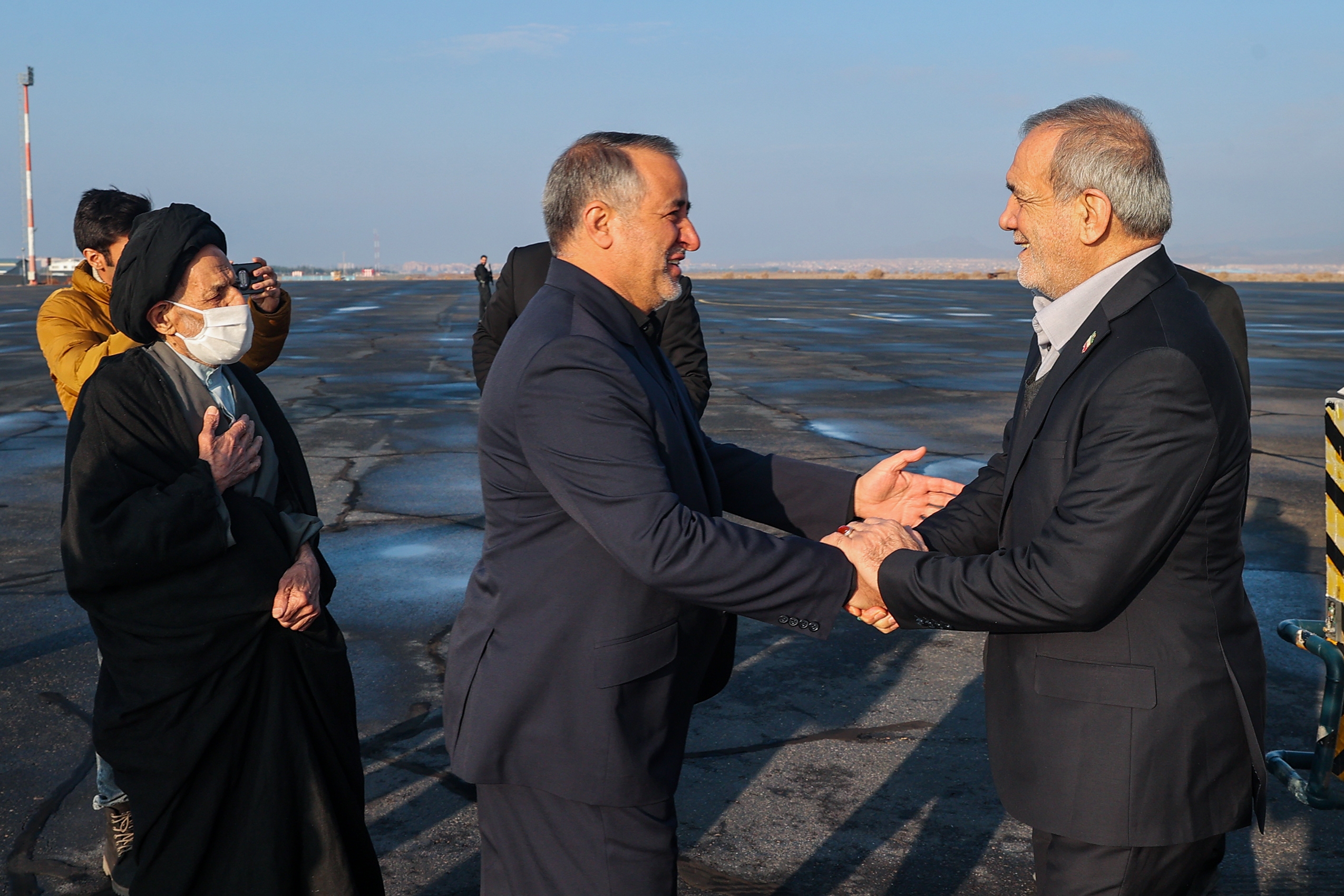 پزشکیان وارد بیرجند شد +عکس پزشکیان وارد بیرجند شد +عکس