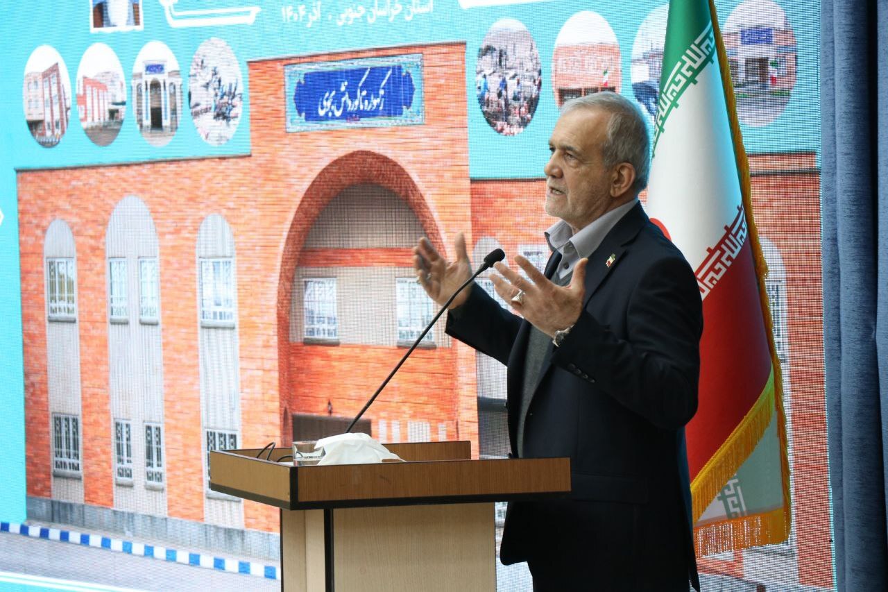 نباید از هیچکس در دنیا عقب باشیم/ این مردم بودند که دشمنان را ناامید کردند نباید از هیچکس در دنیا عقب باشیم/ این مردم بودند که دشمنان را ناامید کردند