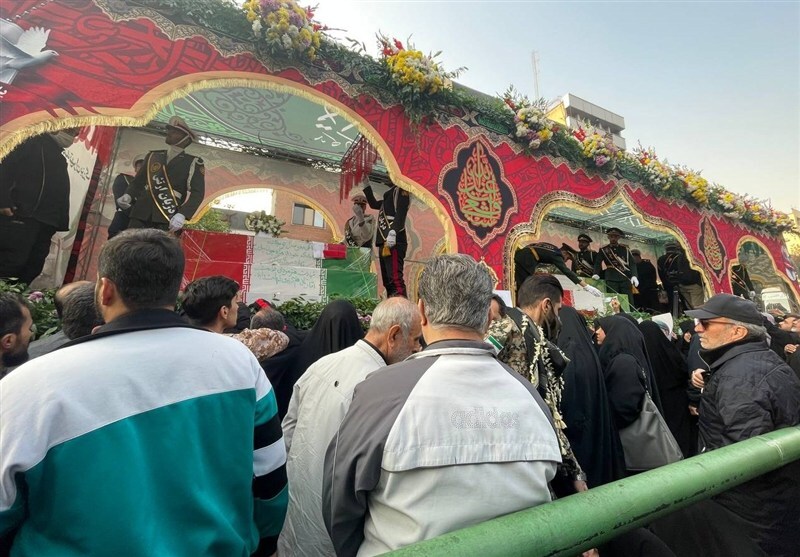 تشییع پیکر ۱۰۰ شهید گمنام در تهران تشییع پیکر ۱۰۰ شهید گمنام در تهران