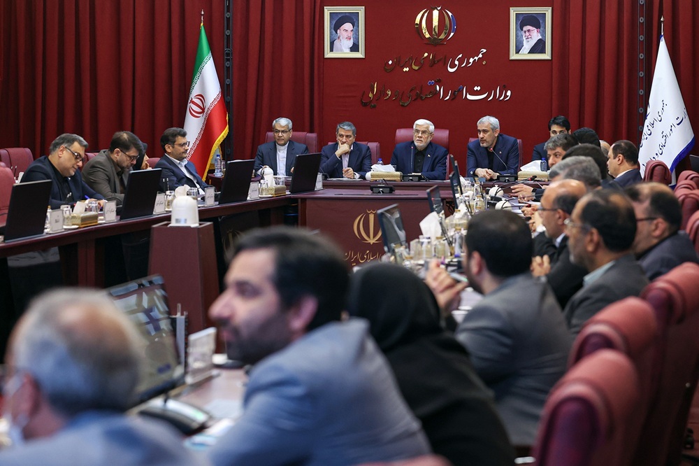 عارف: دانه درشتها و فرار مالیاتی باید ریشهکن شوند عارف: دانه درشتها و فرار مالیاتی باید ریشهکن شوند