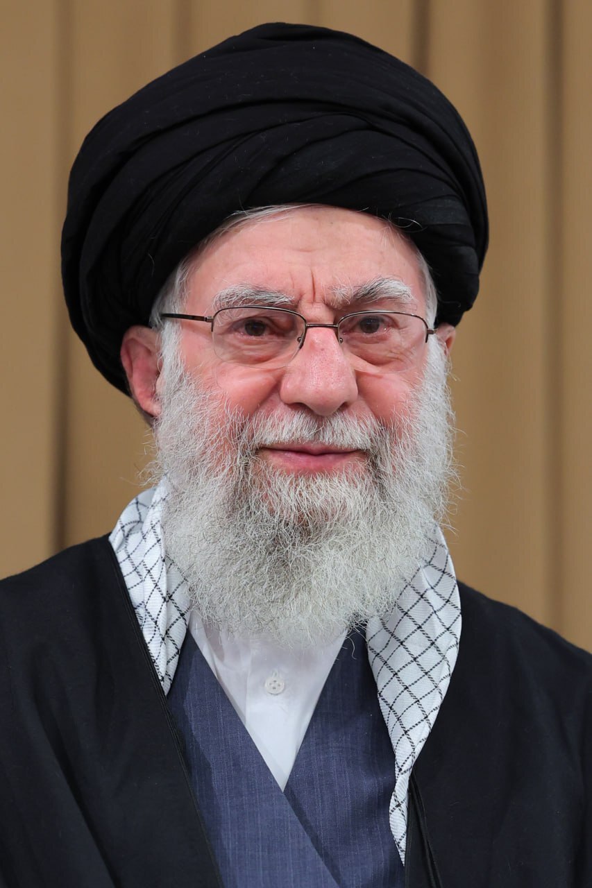 رهبر انقلاب: پیغام با واسطه ایران به آمریکا دروغ محض است/ مثل دوران جنگ کنار هم باشیم