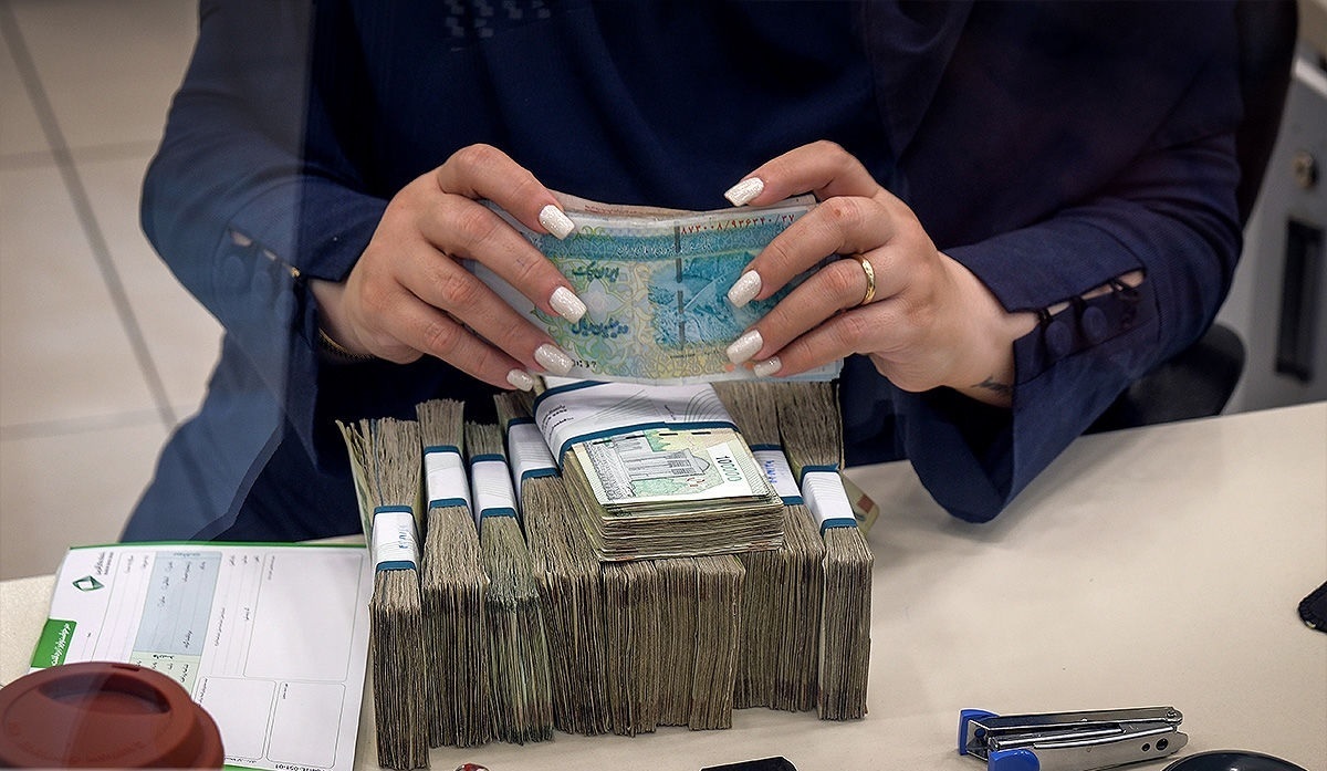 تصمیم‌گیری درباره سقف حقوق در اختیار دولت